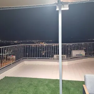 דירת זוּגַג מפנקת עם מרפסת משגעת ונוף למפרץ. אילת