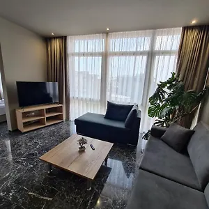 ladadika-5th-floor.hotels-of-thessaloniki.com/