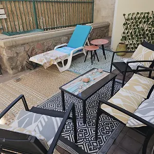 Bed and Breakfast Caroline, Ελάτ